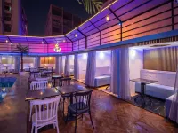 Grand Ambassador Hotel Các khách sạn gần Hải cảng Rashid