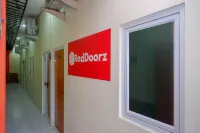 RedDoorz @ Kawasan Industri Candi Semarang فنادق في Ngaliyan