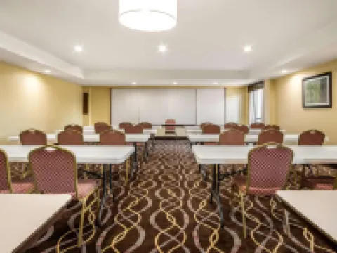 AmericInn by Wyndham Grand Rapids Airport North Hotels in Cascade