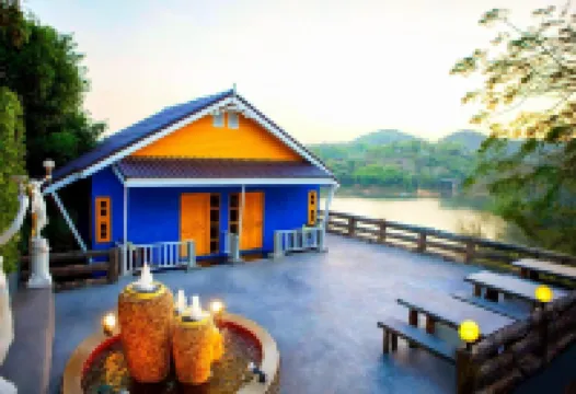Love Bridge House Resort - parking