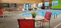 Super 8 by Wyndham Plattsburgh - Pool