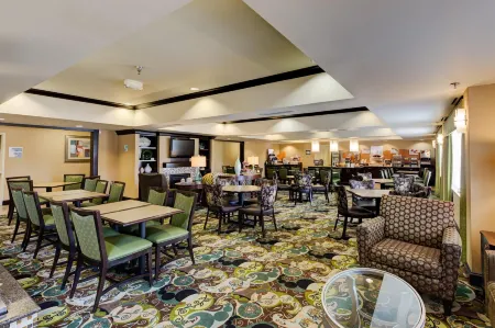 Holiday Inn Express Columbus - Dublin Отели рядом с достопримечательностью «Dublin Presbyterian Church»