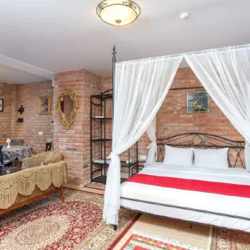 Brooch Boutique Hotel