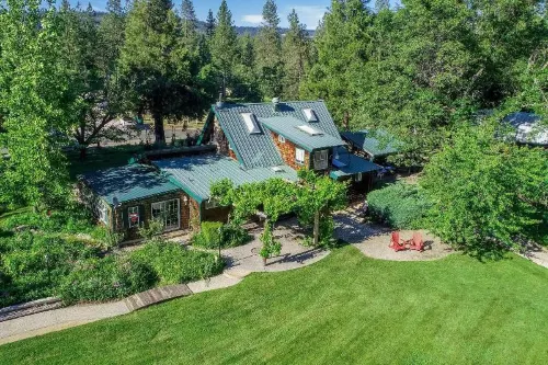 The Davies Family Inn Hotels in Pollock Pines