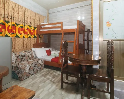 RedDoorz Hostel @ Faes Transient House ルルド洞窟周辺のホテル