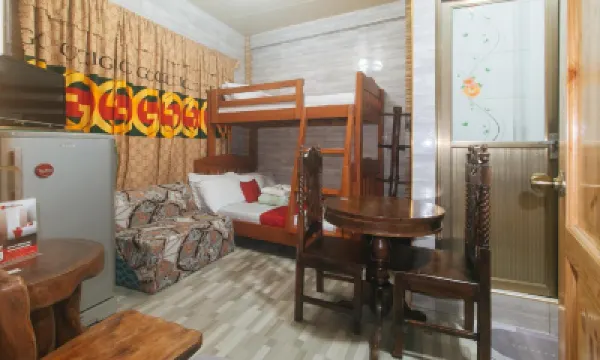 RedDoorz Hostel @ Faes Transient House 루르드 그로토 주변 호텔