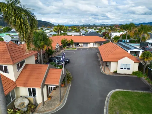 Pacific Coast Motor Lodge - ที่มีที่จอดรถ