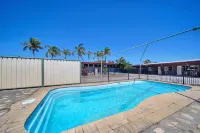Shell Motel (Pearly Shell Motel) - Pool