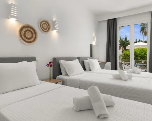 Polos Hotel Paros فنادق في باروس