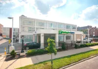 Holiday Inn Express ST Louis - Central West End Hotel in zona Nathan Frank Bandstand in Pagoda Lake