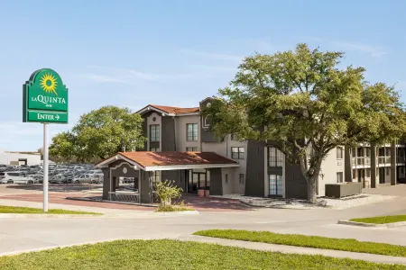 La Quinta Inn by Wyndham San Antonio I-35 N at Toepperwein