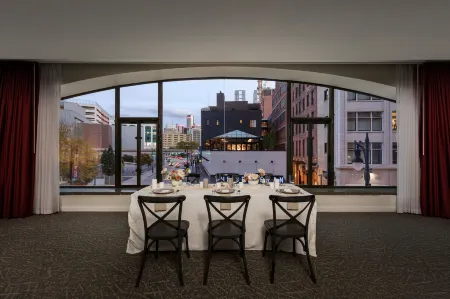 Element Detroit at the Metropolitan Отели рядом с достопримечательностью «Joe Louis Monument»