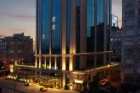 Renaissance Istanbul Polat Bosphorus Hotel - Rooftop Pools