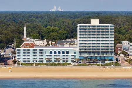 Sheraton Virginia Beach Oceanfront Hotel Отели рядом с достопримечательностью «Парк штата Ферст Ландинг»