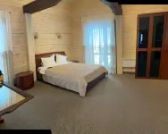 Kedroviy Ostrov (Сhemal) Hotel Отели рядом с достопримечательностью «База отдыха "Extreme Park"»