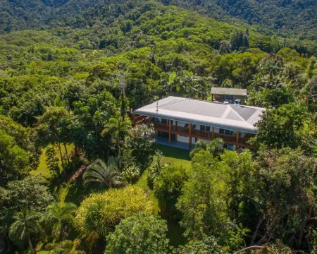 Daintree Manor B&B Hotels in Daintree