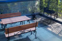 Yuzhnyij Dvorik Hostel Отели в г. 