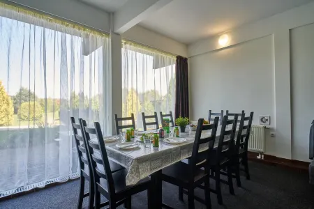 Davinci Park (Давинчи Парк) Отели рядом с достопримечательностью «Старый дом»