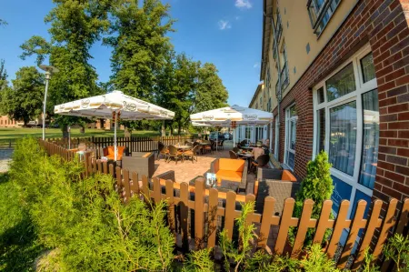 Hotel & Restaurant am Schlosspark Отели в г. Барут