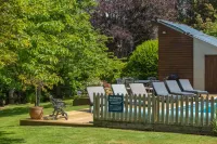 Luccombe Villa Holiday Apartments  호텔