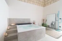 Vicoloterzo Suite - Hot Tub