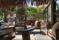 Rhodes Backpackers Boutique Hostel and Apartments - Hostels
