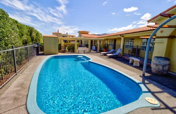 泰晤士圖斯卡尼汽車旅館