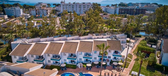 Universal Aparthotel Elisa Hotels in Muro