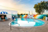 Rambler Motel - Pools