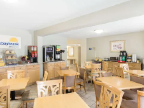 Days Inn by Wyndham Raleigh Glenwood-Crabtree Hotels in Raleigh