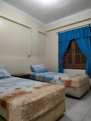 Kondominium Pantai Carita Selatan Hotel dekat Pantai Karangsari Carita