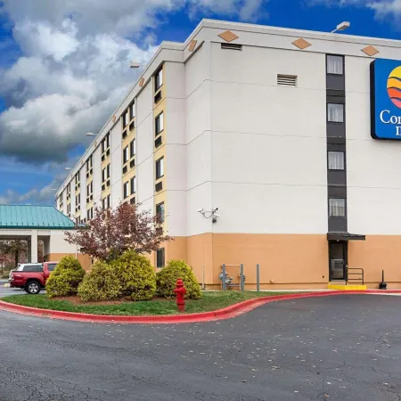 Comfort Inn Отели рядом с достопримечательностью «Маяк Джонс-Пойнт»