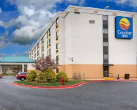 Comfort Inn Hotels near Jones Point Lighthouse