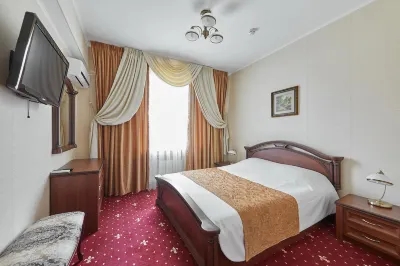 Hotel Tsentralnaya Hotels near A.K. Tolstoy Park Museum