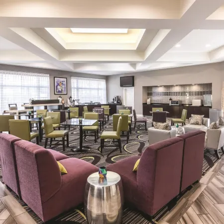 La Quinta Inn & Suites by Wyndham Orlando Airport North