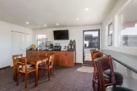Super 8 by Wyndham Fort Bragg - breakfast