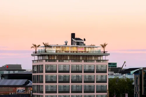 The Muse Christchurch Art Hotel - sarapan