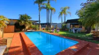 Hilltop Motel - Pools