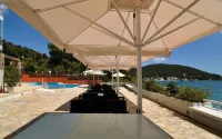 Golden View - Pools
