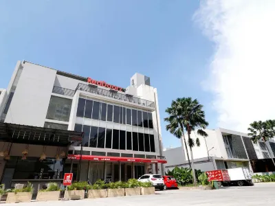 RedDoorz Plus @ Kapuk Business Park Hotels in North Jakarta