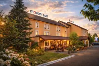 THE ORIGINALS CITY, HOTEL MACON SUD - parking