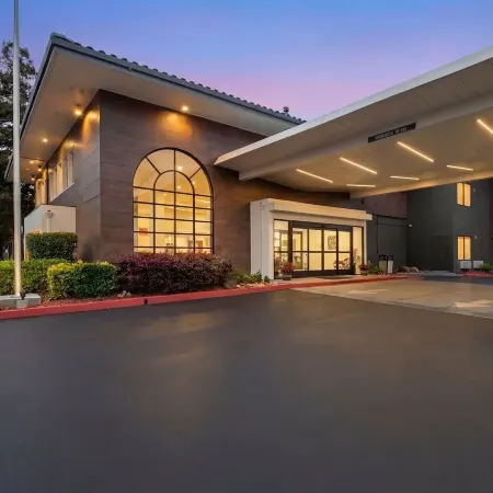 Howard Johnson by Wyndham Fullerton/Anaheim Conference Cntr