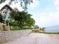 Beachfront accommodation in Sriracha with a private beach - Beach