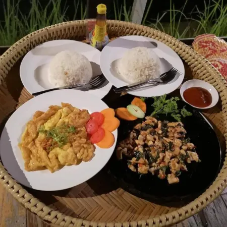 Nok Chan Mee Na