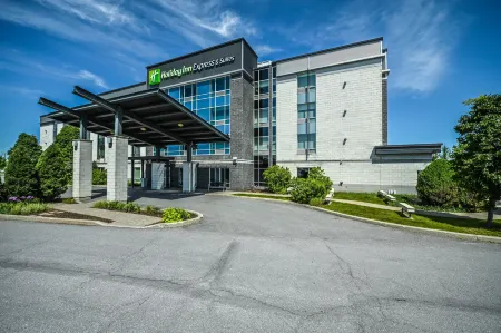 Holiday Inn Express & Suites Saint - Hyacinthe Отели в г. Сент-Элен-де-Баго