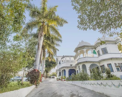 Devendragarh - A Boutique Lake Facing Guest House on Lake Fateh Sagar Отели рядом с достопримечательностью «Шилпграм»