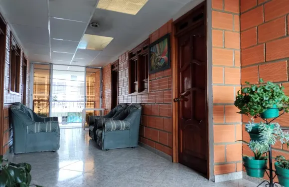 洛斯法羅萊斯之家酒店