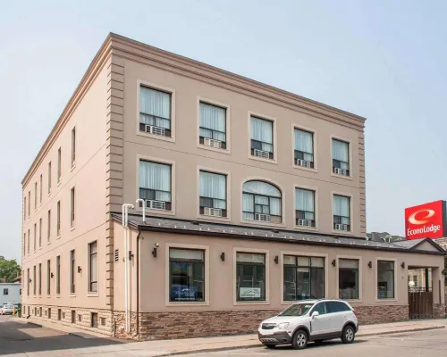 Woodstock Inn and Suites
