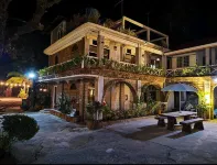 Sunbloom Beachfront Hotel and Restaurant Zambales 인호볼 퍼블릭 세메터리 주변 호텔