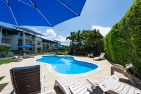Pacific Marina Apartments - Beach